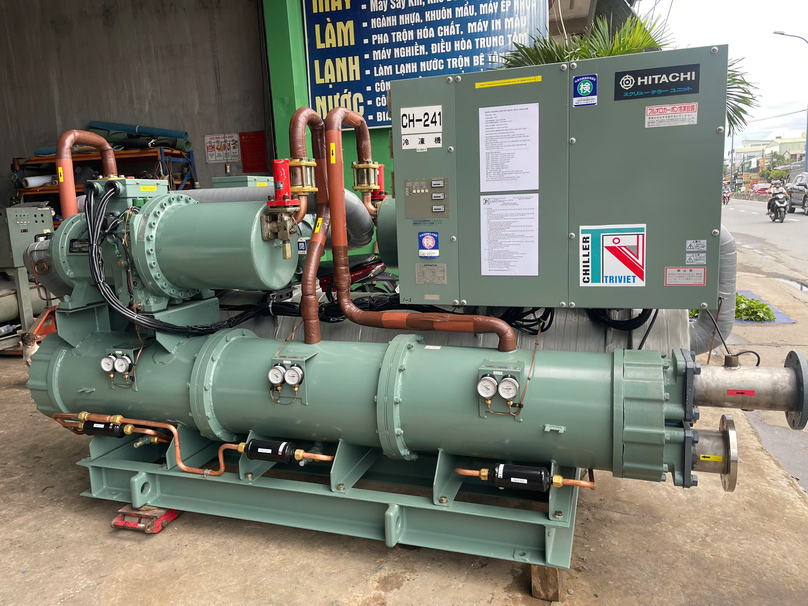 Lắp Đặt Máy Làm Lạnh Nước Hitachi 180HP Cho Nhà Máy Nhựa Tại Campuchia